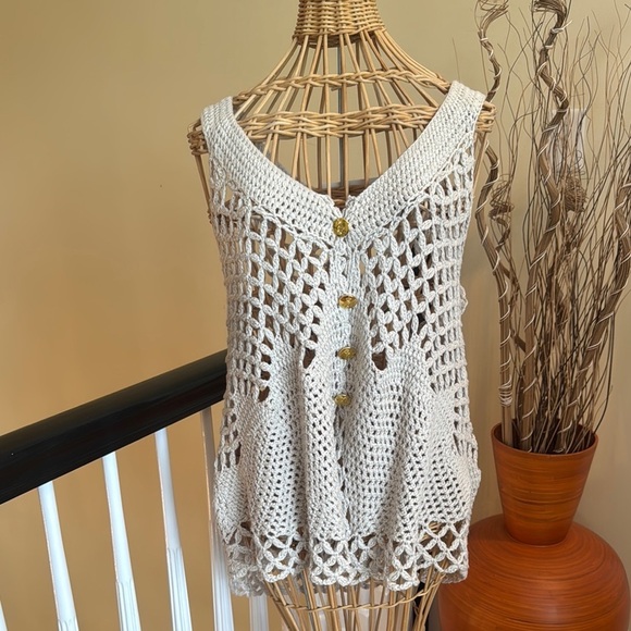 Free People Tops - Free People 🔥sale🔥NWT champagne colored Crochet Knit Sleeveless Top